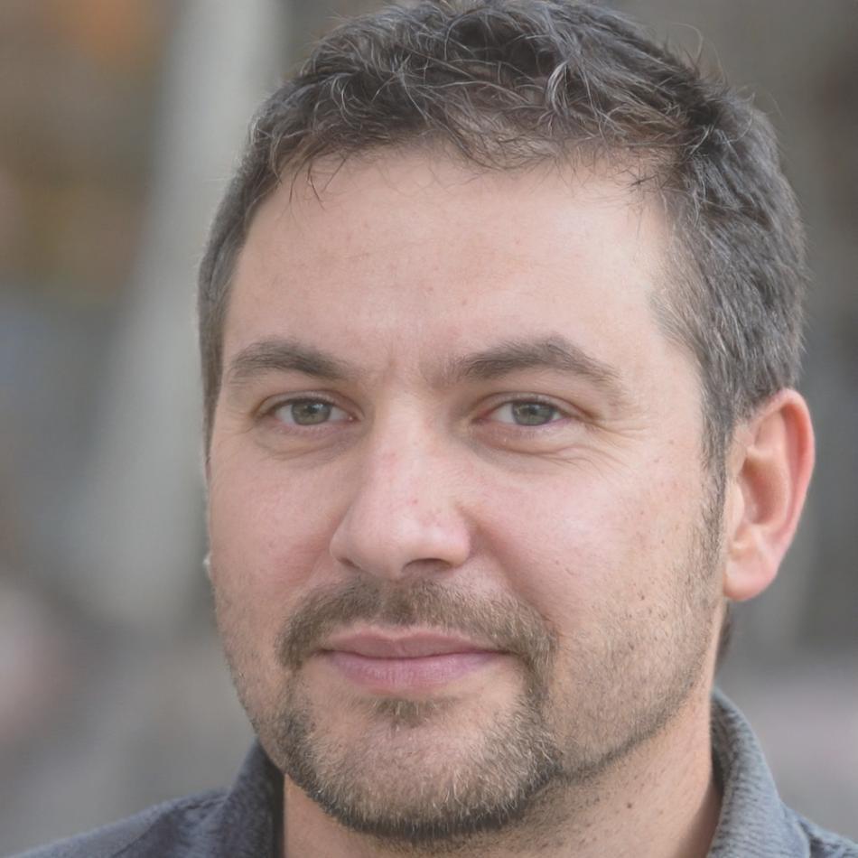 Carlos Mendoza, Director Financiero